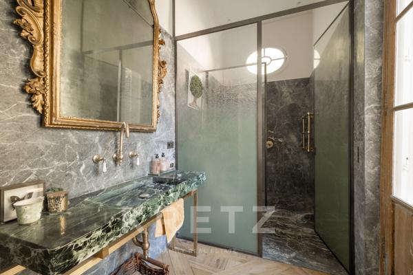 Au coeur d'un hôtel particulier, appartement traversant de 300m2