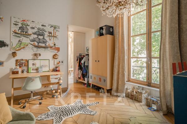 Au coeur d'un hôtel particulier, appartement traversant de 300m2