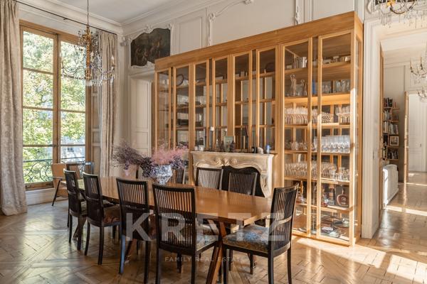 Au coeur d'un hôtel particulier, appartement traversant de 300m2
