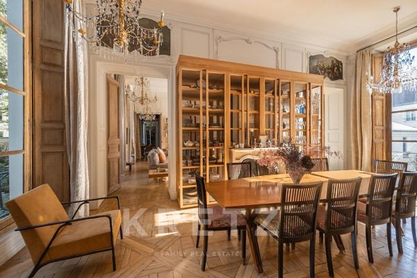 Au coeur d'un hôtel particulier, appartement traversant de 300m2