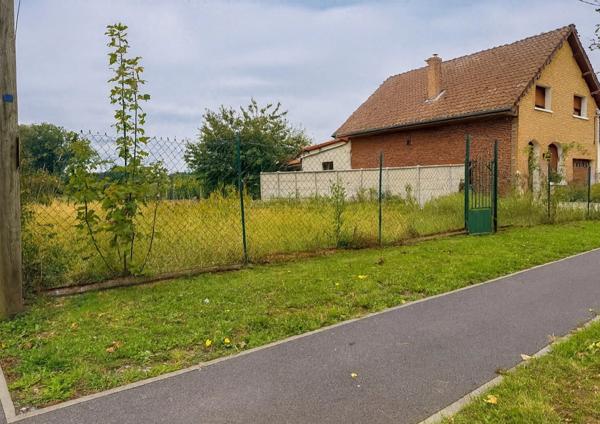 Terrain à vendre de 1 683,00 m² (80)