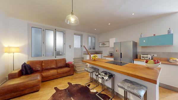 Maison de Maître à Puichéric avec terrasse