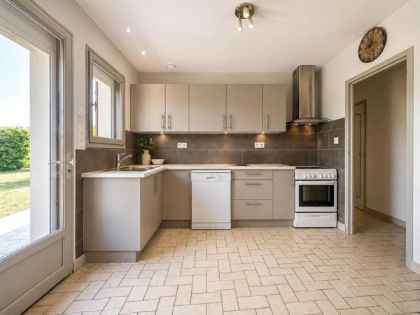 Maison plain-pied 3 chambres – jardin 700 m² – impasse calme – garage