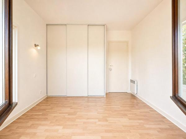 Maison plain-pied 3 chambres – jardin 700 m² – impasse calme – garage