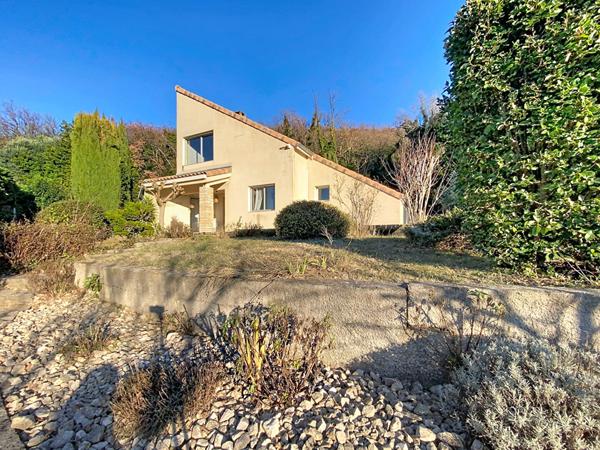 Villa d'architecte 169m², 4 chbs + bureau, terrain 1549m², sous-sol