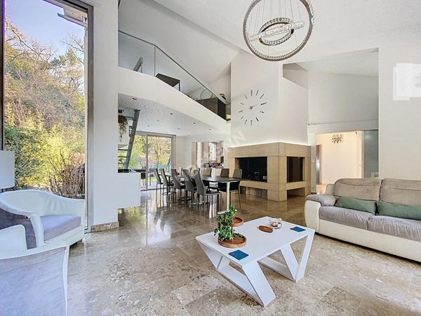 Villa d'architecte 169m², 4 chbs + bureau, terrain 1549m², sous-sol