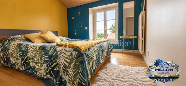 Et si votre prochaine maison était celle où l’on prend enfin le temps de vivre ? 🌿
À Pugny (79320), à seulement 5 minutes de Moncoutant-sur-Sèvre, se cache cette longère d’environ 190 m², implantée sur un terrain clos d’environ 1 850 m².

Dès que l’on entre, le charme opère.

On découvre une grande pièce de vie, chaleureuse et lumineuse, où la cheminée, les poutres apparentes et les beaux volumes donnent immédiatement envie de s’installer. Au-dessus, une mezzanine d’environ 14 m² prolonge l’espace et offre ce petit coin supplémentaire que chacun pourra s'approprier : lecture, bureau, détente…

La visite se poursuit vers une grande cuisine aménagée et équipée, pensée comme une véritable pièce à vivre, avec suffisamment d’espace pour cuisiner, partager et recevoir.

Juste à côté, une pièce supplémentaire avec accès direct à la terrasse ouvre encore le champ des possibles : salle de jeux, bureau, espace détente ou chambre d’appoint… À chacun d’imaginer son usage.

Et lorsque les beaux jours arrivent, il suffit d'ouvrir pour passer directement dehors. ☀️

La terrasse exposée plein sud devient alors le prolongement naturel de la maison : repas en famille, soirées entre amis ou simplement quelques instants au calme.

Plus loin, le regard se porte vers le jardin arboré situé en fond de parcelle. Un bel espace de verdure où les enfants peuvent jouer, où l’on peut jardiner, installer des jeux ou tout simplement profiter de la campagne. 🌳

Côté nuit, la maison offre 4 chambres dont une au rez-de-chaussée, ainsi qu’une salle d’eau, une salle de bain et une buanderie, permettant d'accueillir confortablement toute la famille.

Et cette propriété réserve encore de beaux volumes avec ses dépendances, son préau et son grand hangar d'environ 200 m², accessibles à l’arrière de la maison. De quoi répondre à de nombreux besoins de stockage, de bricolage ou à différents projets.

Pour le confort au quotidien, la maison bénéficie d’un chauffage au sol alimenté par une pompe à chaleur.

✨ Une maison où l’on retrouve le charme de l’ancien, de beaux volumes, de grands espaces extérieurs et surtout cette sensation agréable d’être à la campagne tout en restant à seulement quelques minutes de Moncoutant-sur-Sèvre.

190 m² habitables • 8 pièces dont mezzanine de 14 m² • 4 chambres • Terrain d'environ 1 850 m² • Hangar d'environ 200 m² • Terrasse plein sud

💰 Prix HAI : 200 000 €

Honoraires à la charge du vendeur

📞 Renseignements & visites

Florian MILLON – BSK Immobilier
📱 06 98 63 43 18
📧 f.millon@bskimmobilier.com

🤝 Vous connaissez quelqu’un susceptible d’être intéressé par cette maison ?
Devenez apporteur d’affaires et bénéficiez de 10 % de mes honoraires HT.*