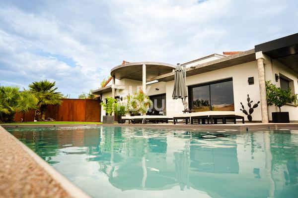COURNON D'AUVERGNE- Maison d'architecte 301 m2- Piscine