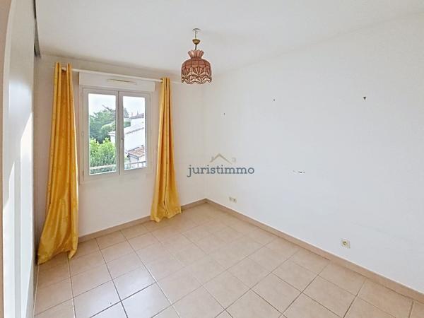 APPARTEMENT T3 AVEC TERRASSE DANS RESIDENCE SECURISEE AU PREMIER ETAGE