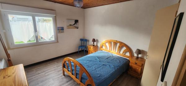 A l'Epine, je vous invite à visiter cette maison de 85 m2 environ, dans une propriété de 551m2 à deux cents mètres de la plage.