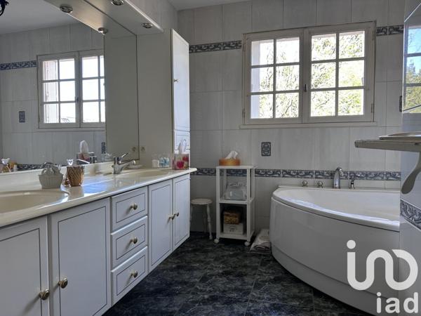 Maison traditionnelle 7 pièces de 134 m² à Les Sorinières (44840)