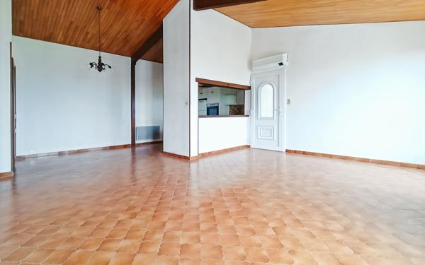 Maison à vendre    2 pièces •  Villeneuve