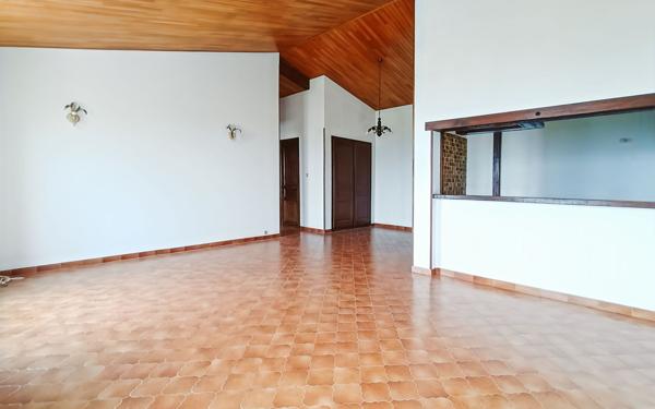 Maison à vendre    2 pièces •  Villeneuve