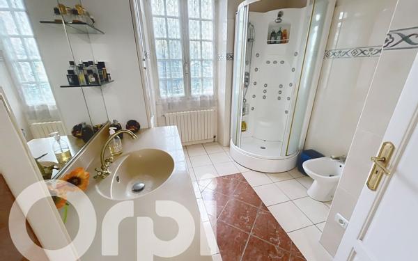 Maison à vendre    8 pièces •  Brive-la-Gaillarde