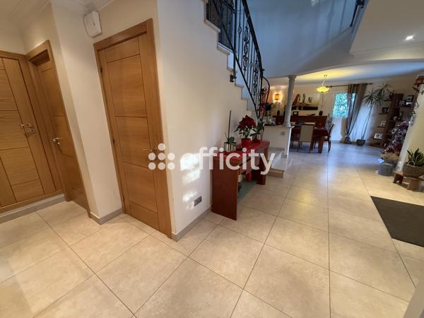 Maison 7 pièces - 194 m²