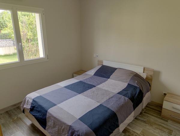 Maison contemporaine récente de type 5 d'environ 150 M2 habitables, jardin de 1200 M2.