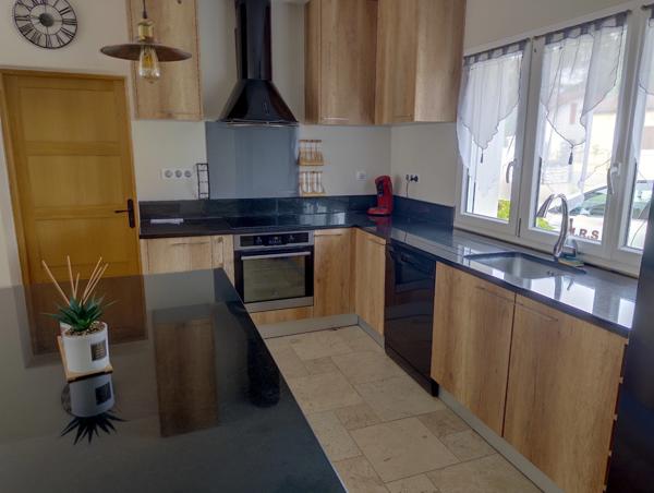 Maison contemporaine récente de type 5 d'environ 150 M2 habitables, jardin de 1200 M2.