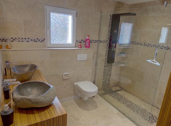 Maison contemporaine récente de type 5 d'environ 150 M2 habitables, jardin de 1200 M2.