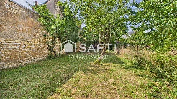 Maison T6 à RÉNOVER - 4 Chambres - 2 Garages - Jardin