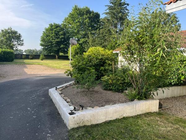 Châtillon-sur-Chalaronne (01400) Très belle maison individuelle