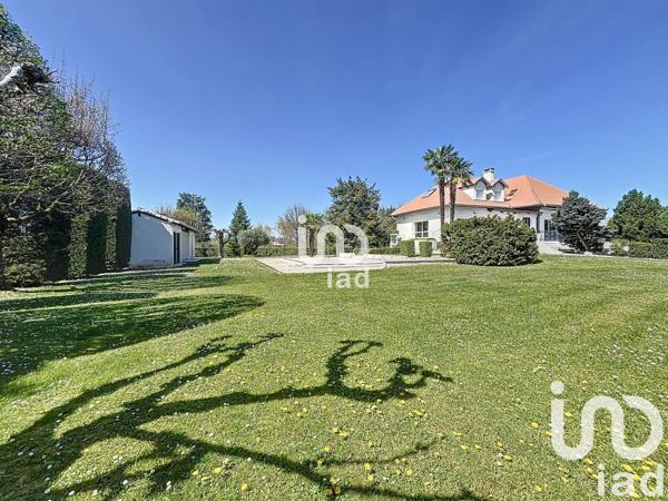 Maison 10 pièces de 250 m² à Caussade (82300)