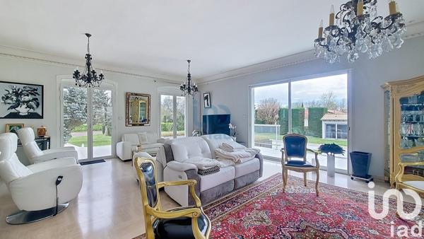 Maison 10 pièces de 250 m² à Caussade (82300)
