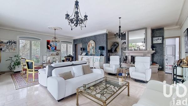 Maison 10 pièces de 250 m² à Caussade (82300)
