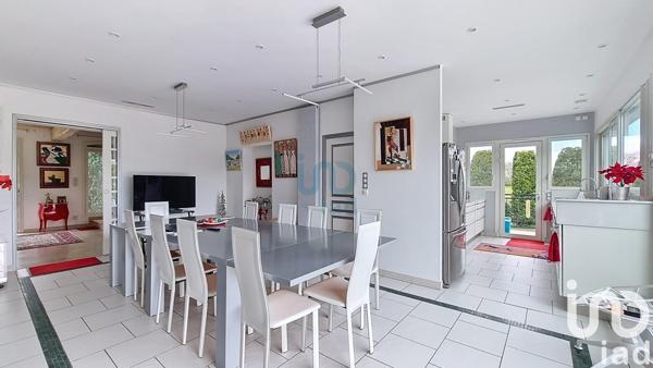 Maison 10 pièces de 250 m² à Caussade (82300)