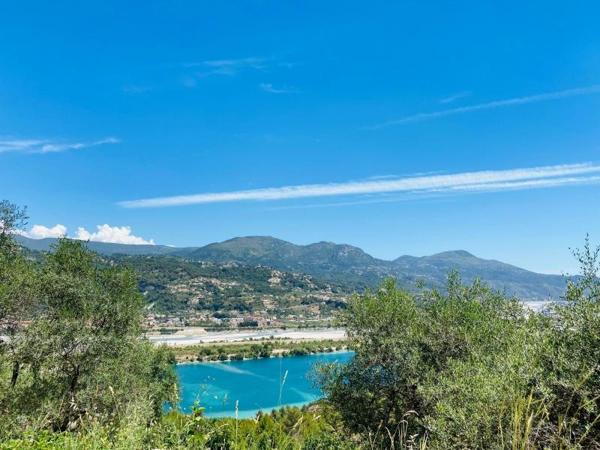 Le Broc (06510) NOUVEAUTE LE BROC: TERRAIN DE 500 M2 VIABILISE VENDU AVEC PC POUR UNE VILLA MODERNE