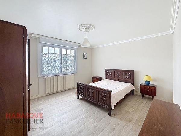IMMEUBLE 310 M² , Lesneven