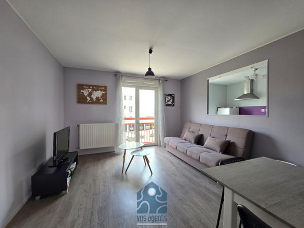 Appartement deux pièces avec cave et stationnement privatif