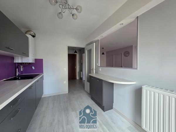 Appartement deux pièces avec cave et stationnement privatif