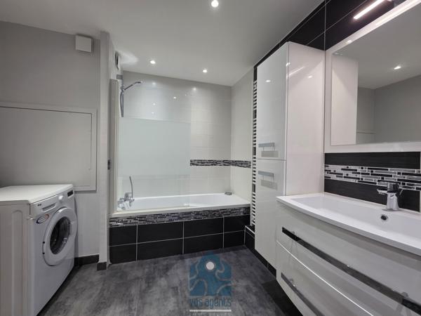 Appartement deux pièces avec cave et stationnement privatif