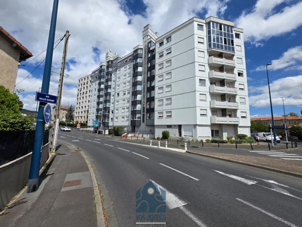 Appartement deux pièces avec cave et stationnement privatif