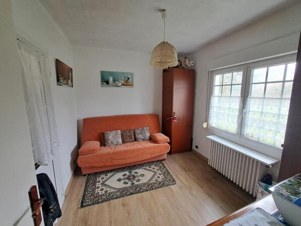 Maison ancienne en pans de bois avec studio indépendant, dépendances et terrain constructible.