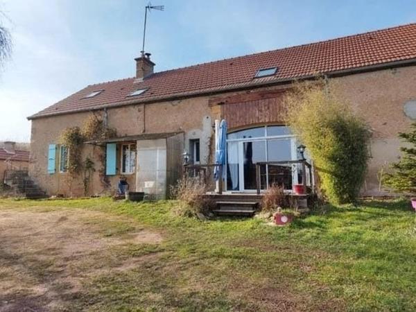 Longère rénovée, grange, puits, au calme