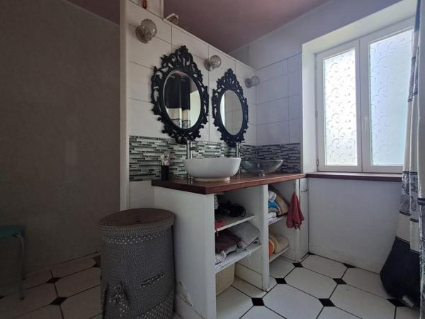 Longère rénovée, grange, puits, au calme