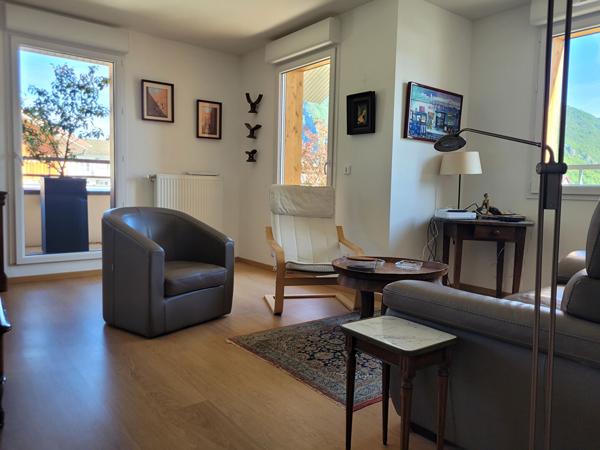 FAVERGES. APPARTEMENT 4 PIECES AVEC GARAGE