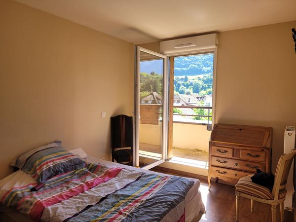 FAVERGES. APPARTEMENT 4 PIECES AVEC GARAGE