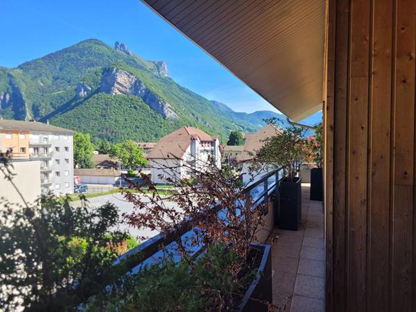 FAVERGES. APPARTEMENT 4 PIECES AVEC GARAGE