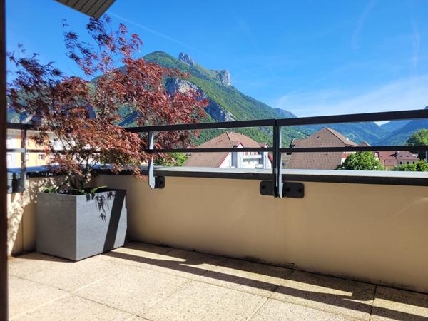 FAVERGES. APPARTEMENT 4 PIECES AVEC GARAGE