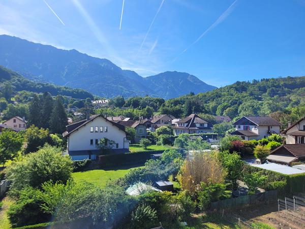 FAVERGES. APPARTEMENT 4 PIECES AVEC GARAGE