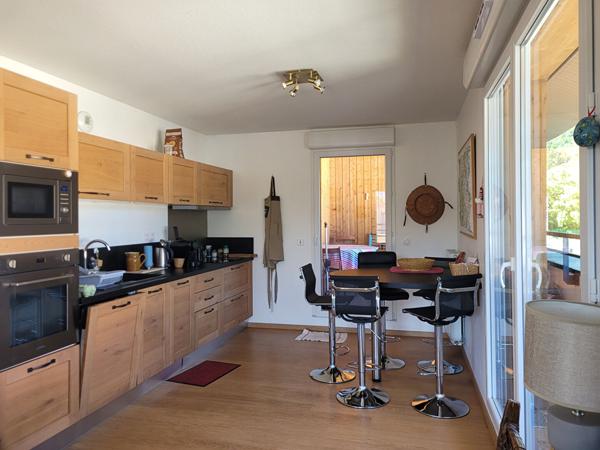 FAVERGES. APPARTEMENT 4 PIECES AVEC GARAGE