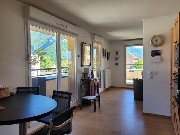 FAVERGES. APPARTEMENT 4 PIECES AVEC GARAGE