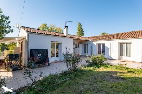 Maison à vendre 270 800 € Saint-Jean-d'Angély 5 p 143 m² DPE D