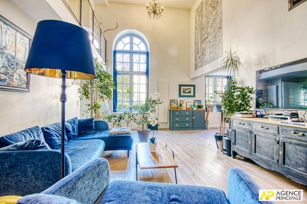 Versailles Notre-Dame "les carrés Richaud" Triplex d'exception de 168 m² carrez occupant 3 niveaux d'un superbe immeuble jouissant de jardins communs remarquablement tenus. €1 490 000 ** - Référence 27641