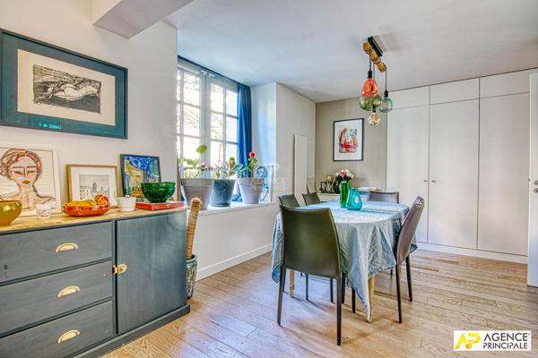 Versailles Notre-Dame "les carrés Richaud" Triplex d'exception de 168 m² carrez occupant 3 niveaux d'un superbe immeuble jouissant de jardins communs remarquablement tenus. €1 490 000 ** - Référence 27641