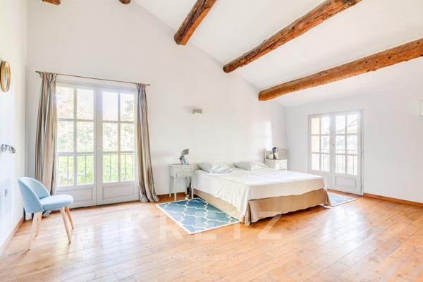 Mas authentique en position dominante proche IBS