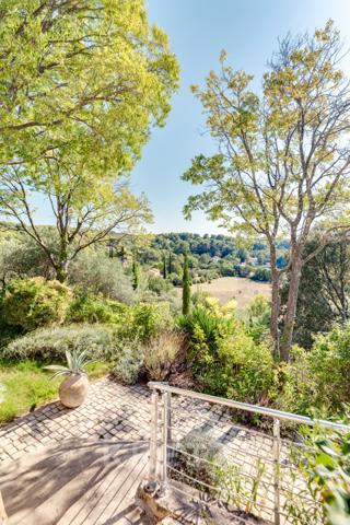 Mas authentique en position dominante proche IBS