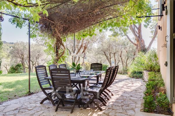 Mas authentique en position dominante proche IBS